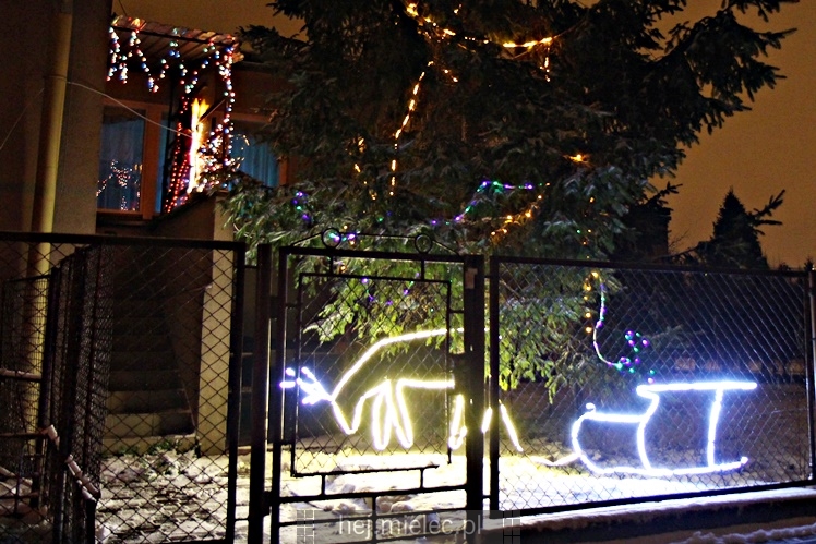 Świąteczne iluminacje w Mielcu tuż po Wigilii