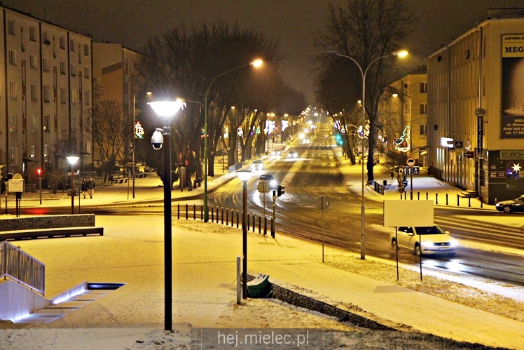 Świąteczne iluminacje w Mielcu tuż po Wigilii