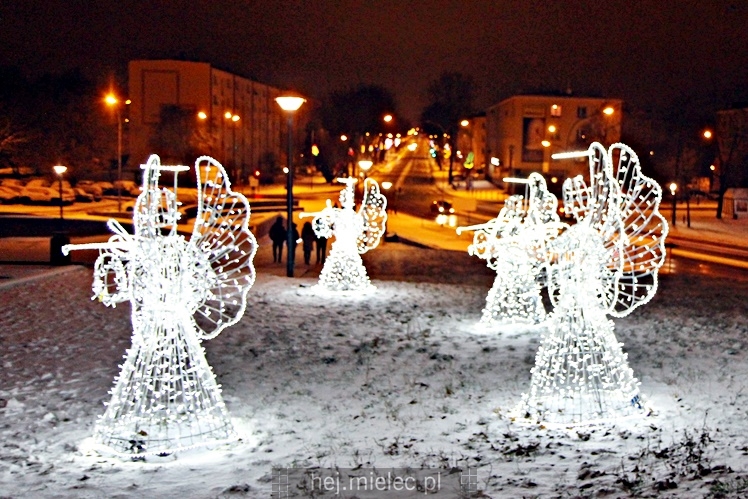 Świąteczne iluminacje w Mielcu tuż po Wigilii
