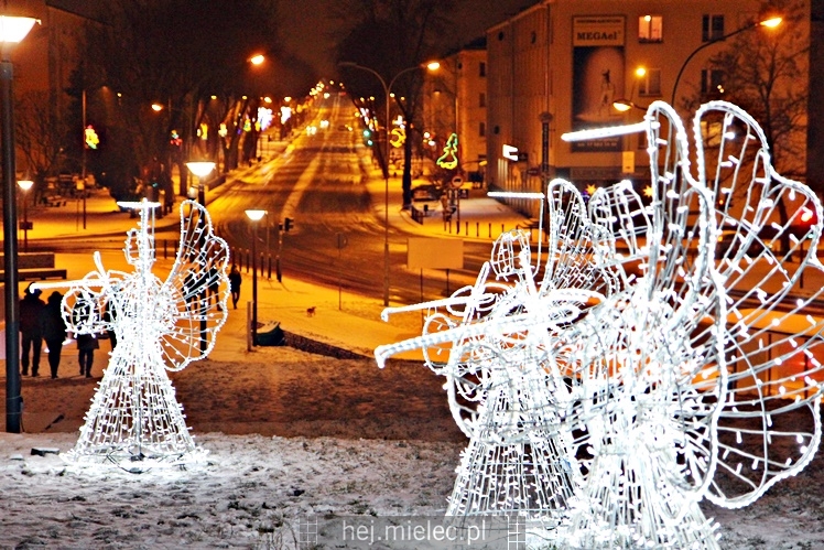 Świąteczne iluminacje w Mielcu tuż po Wigilii