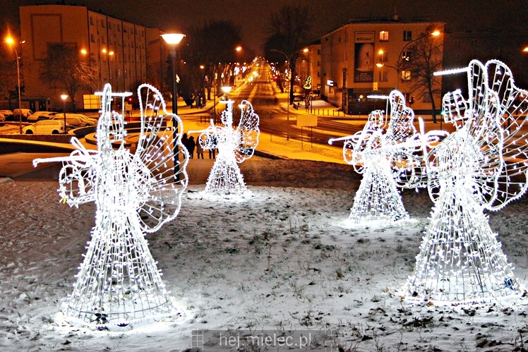 Świąteczne iluminacje w Mielcu tuż po Wigilii