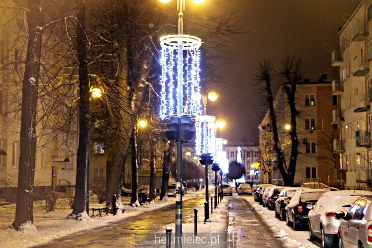Świąteczne iluminacje w Mielcu tuż po Wigilii
