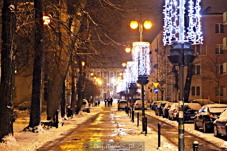 Świąteczne iluminacje w Mielcu tuż po Wigilii