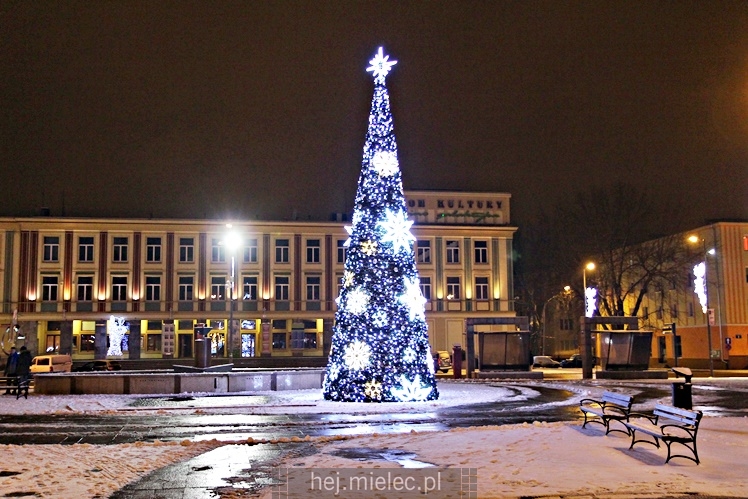 Świąteczne iluminacje w Mielcu tuż po Wigilii