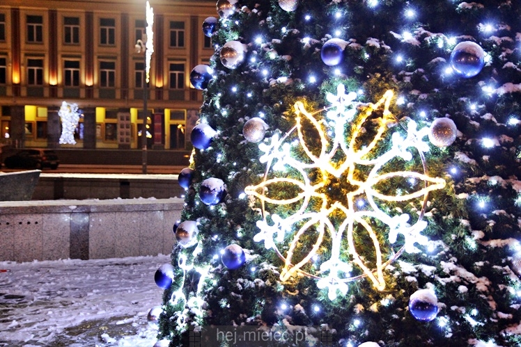 Świąteczne iluminacje w Mielcu tuż po Wigilii