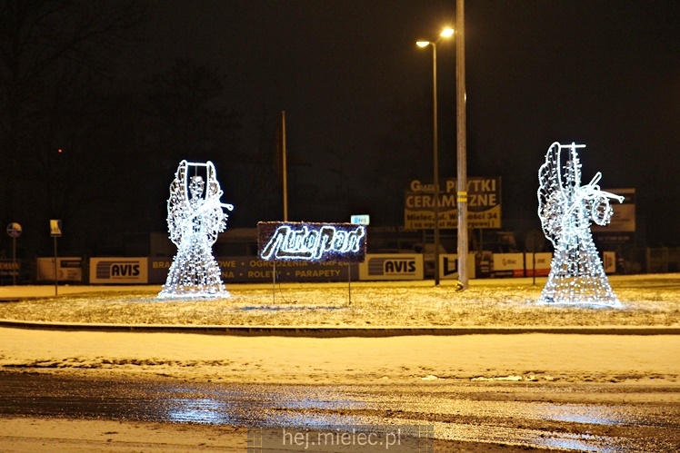 Świąteczne iluminacje w Mielcu tuż po Wigilii