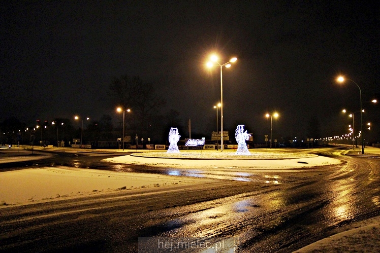 Świąteczne iluminacje w Mielcu tuż po Wigilii
