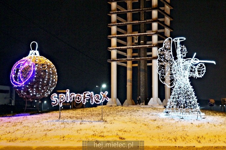 Świąteczne iluminacje w Mielcu tuż po Wigilii