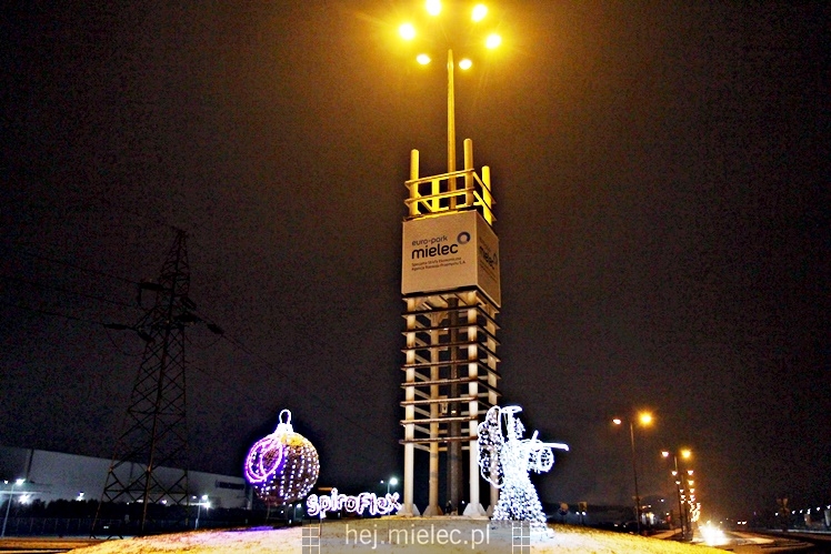 Świąteczne iluminacje w Mielcu tuż po Wigilii