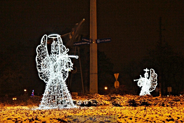 Świąteczne iluminacje w Mielcu tuż po Wigilii
