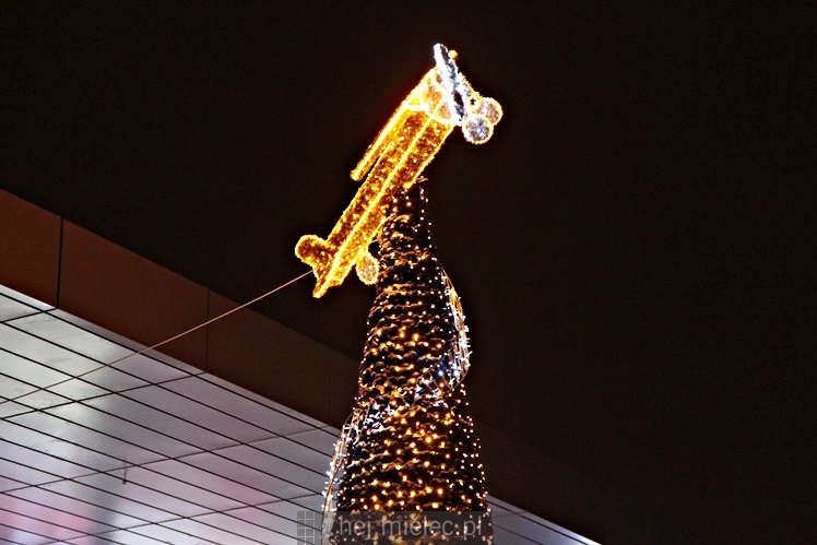 Świąteczne iluminacje w Mielcu tuż po Wigilii