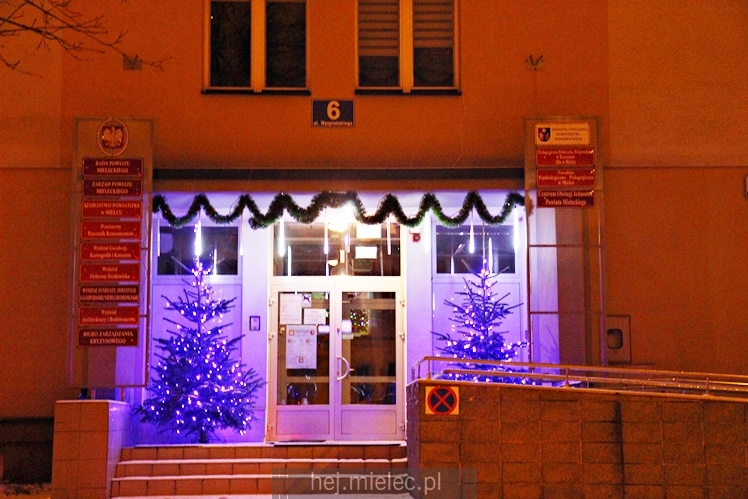 Świąteczne iluminacje w Mielcu tuż po Wigilii
