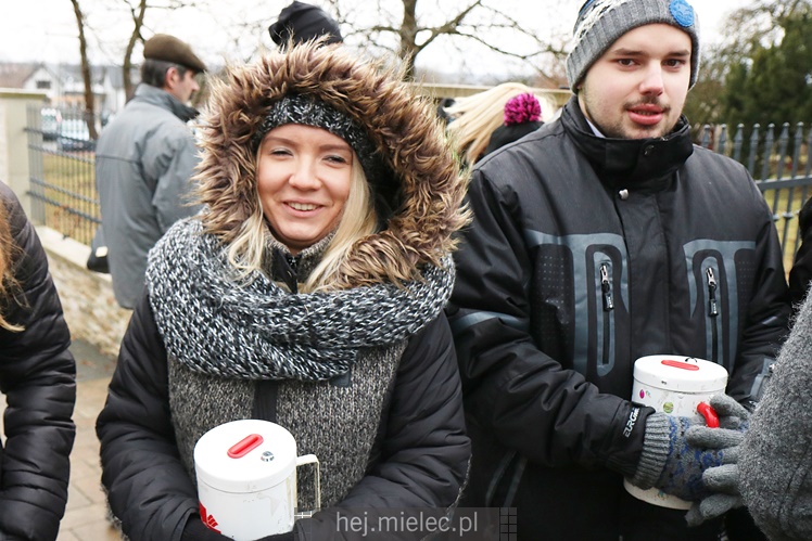 Przygotowali żywą szopką by zebrać na wakacje, przyciągnęli tłumy