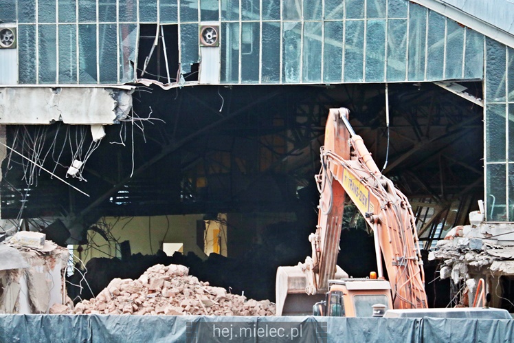 Ostatni dzień słynnego stadionowego zegara! Trwa rozbiórka hali