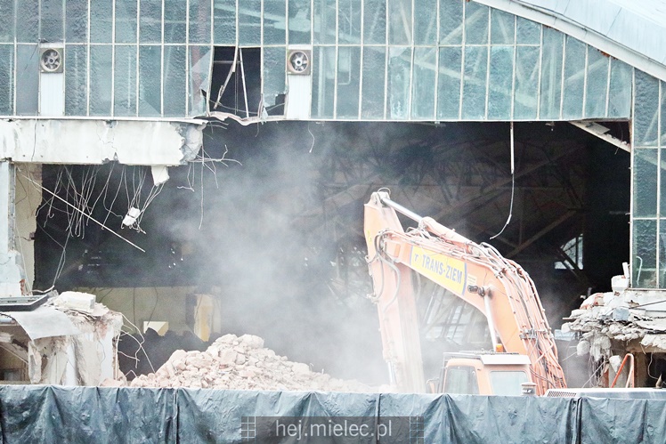 Ostatni dzień słynnego stadionowego zegara! Trwa rozbiórka hali