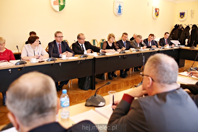 XXV sesja Rady Powiatu Mieleckiego. Budżet na 2017 rok
