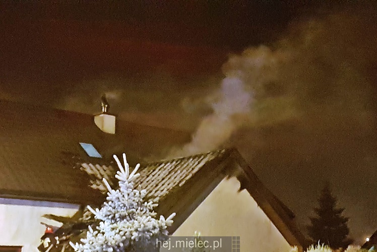 Pożar na ulicy Partyzantów, ogień pojawił się na poddaszu