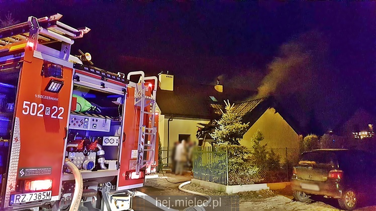 Pożar na ulicy Partyzantów, ogień pojawił się na poddaszu