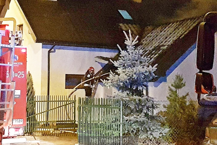 Pożar na ulicy Partyzantów, ogień pojawił się na poddaszu