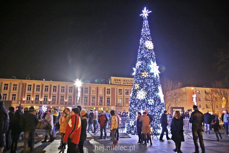 Powitanie Nowego 2017 Roku na Placu AK w Mielcu