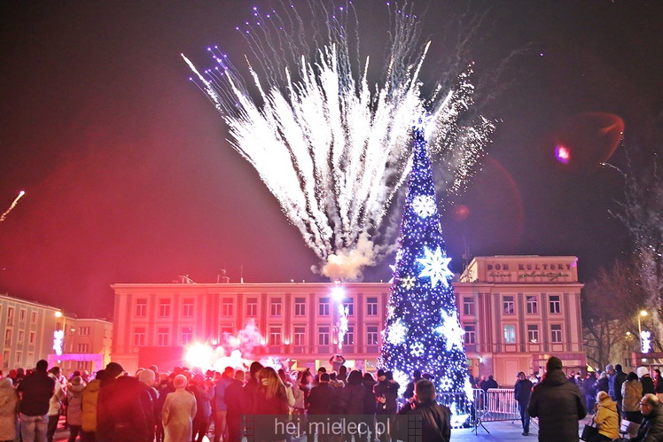 Powitanie Nowego 2017 Roku na Placu AK w Mielcu