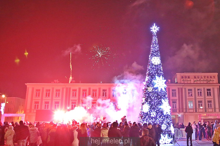 Powitanie Nowego 2017 Roku na Placu AK w Mielcu