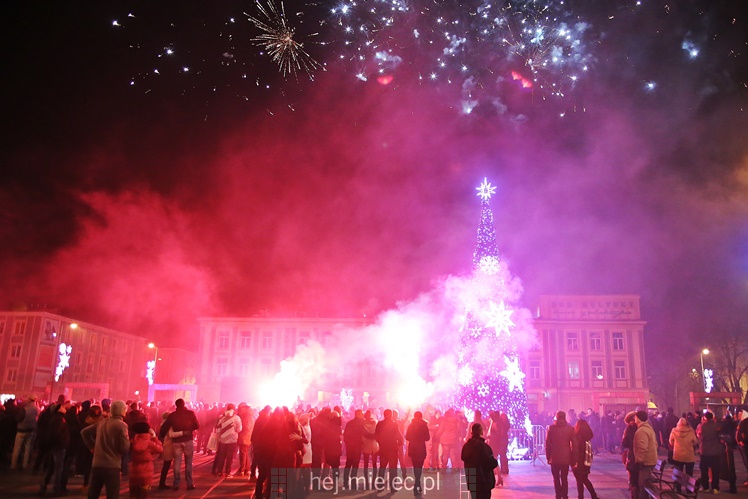 Powitanie Nowego 2017 Roku na Placu AK w Mielcu