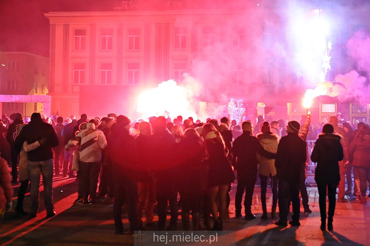 Powitanie Nowego 2017 Roku na Placu AK w Mielcu