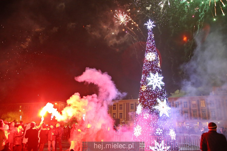 Powitanie Nowego 2017 Roku na Placu AK w Mielcu