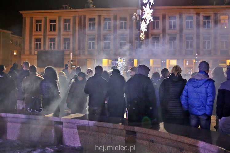 Powitanie Nowego 2017 Roku na Placu AK w Mielcu