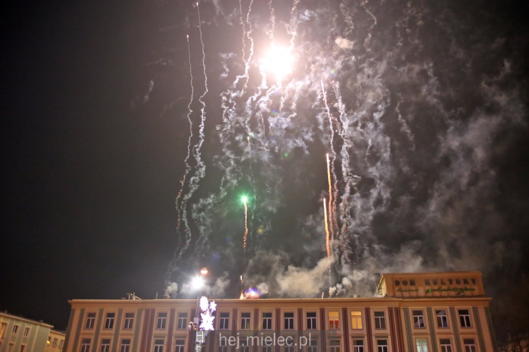 Powitanie Nowego 2017 Roku na Placu AK w Mielcu