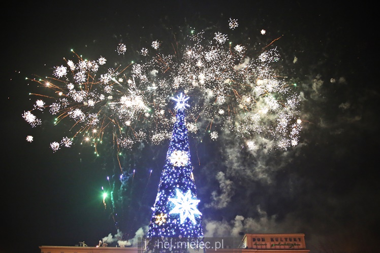 Powitanie Nowego 2017 Roku na Placu AK w Mielcu