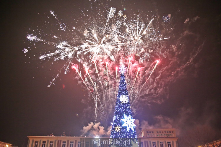 Powitanie Nowego 2017 Roku na Placu AK w Mielcu
