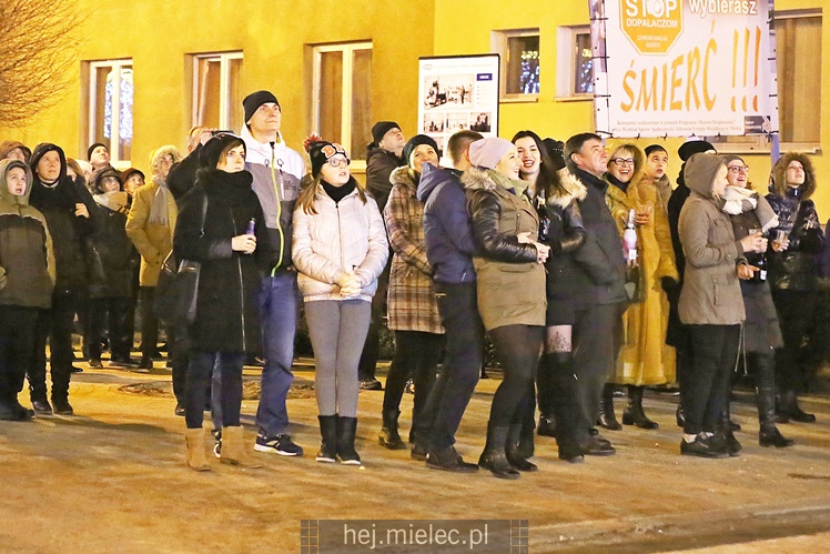 Powitanie Nowego 2017 Roku na Placu AK w Mielcu