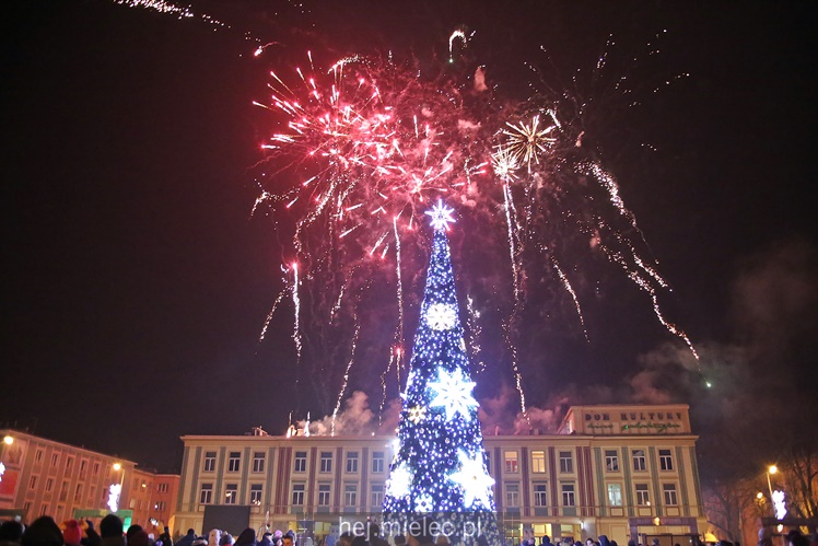 Powitanie Nowego 2017 Roku na Placu AK w Mielcu