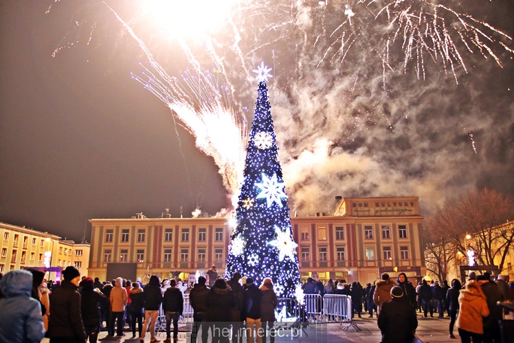 Powitanie Nowego 2017 Roku na Placu AK w Mielcu