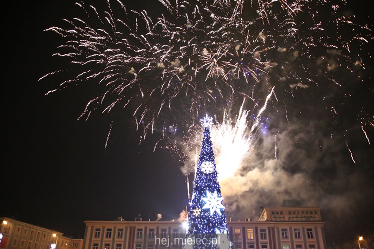 Powitanie Nowego 2017 Roku na Placu AK w Mielcu
