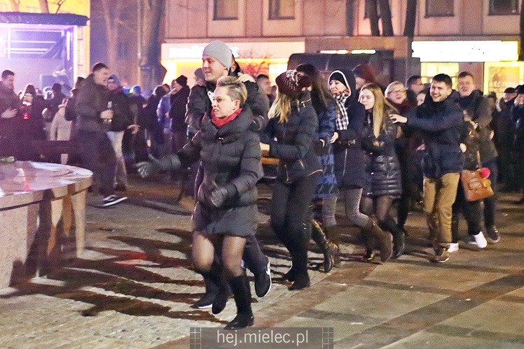 Powitanie Nowego 2017 Roku na Placu AK w Mielcu