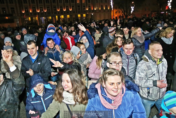 Powitanie Nowego 2017 Roku na Placu AK w Mielcu
