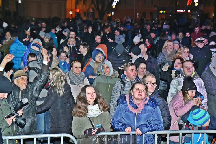 Powitanie Nowego 2017 Roku na Placu AK w Mielcu