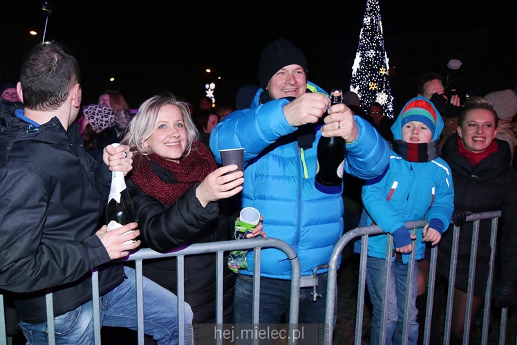 Powitanie Nowego 2017 Roku na Placu AK w Mielcu