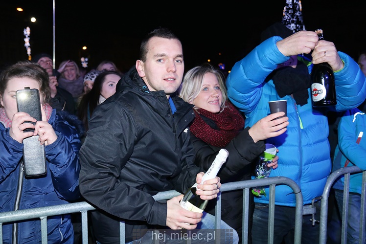 Powitanie Nowego 2017 Roku na Placu AK w Mielcu