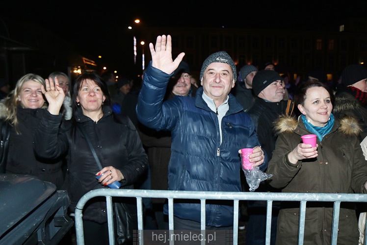 Powitanie Nowego 2017 Roku na Placu AK w Mielcu