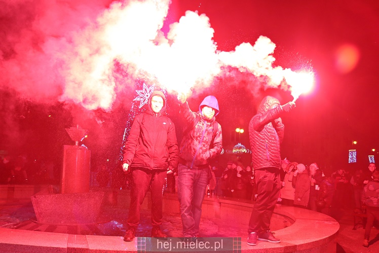 Powitanie Nowego 2017 Roku na Placu AK w Mielcu