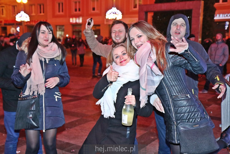 Powitanie Nowego 2017 Roku na Placu AK w Mielcu