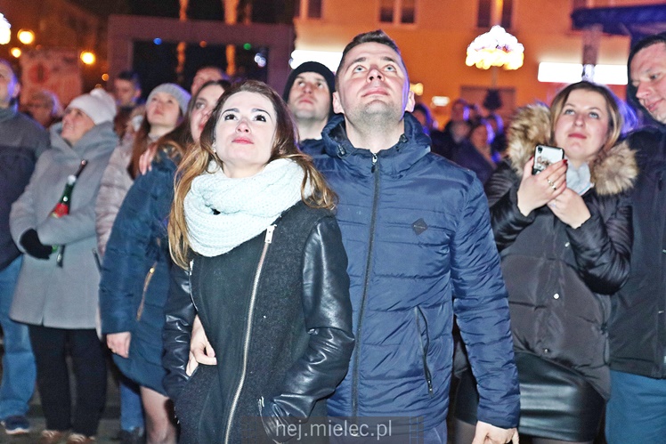 Powitanie Nowego 2017 Roku na Placu AK w Mielcu