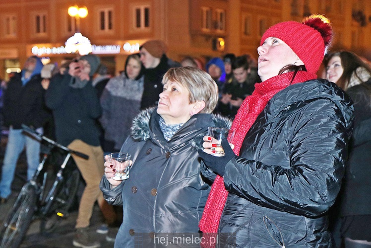 Powitanie Nowego 2017 Roku na Placu AK w Mielcu