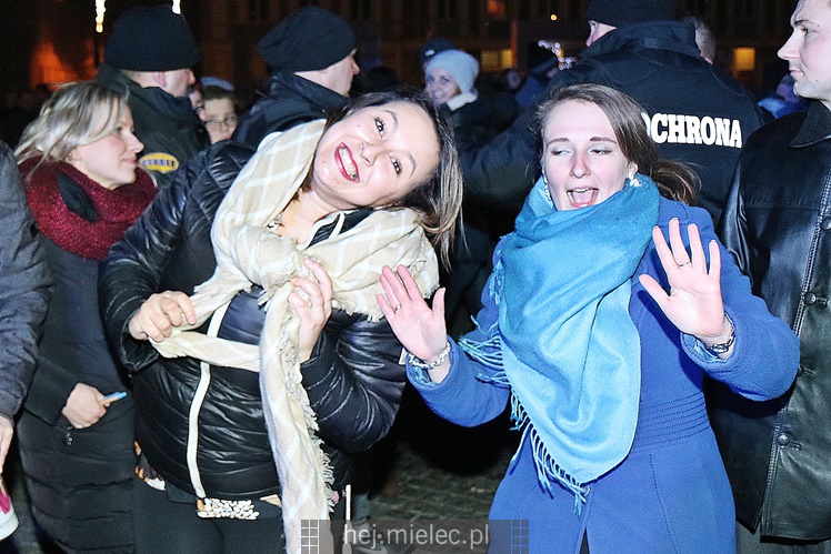 Powitanie Nowego 2017 Roku na Placu AK w Mielcu