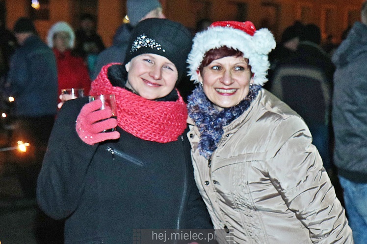 Powitanie Nowego 2017 Roku na Placu AK w Mielcu
