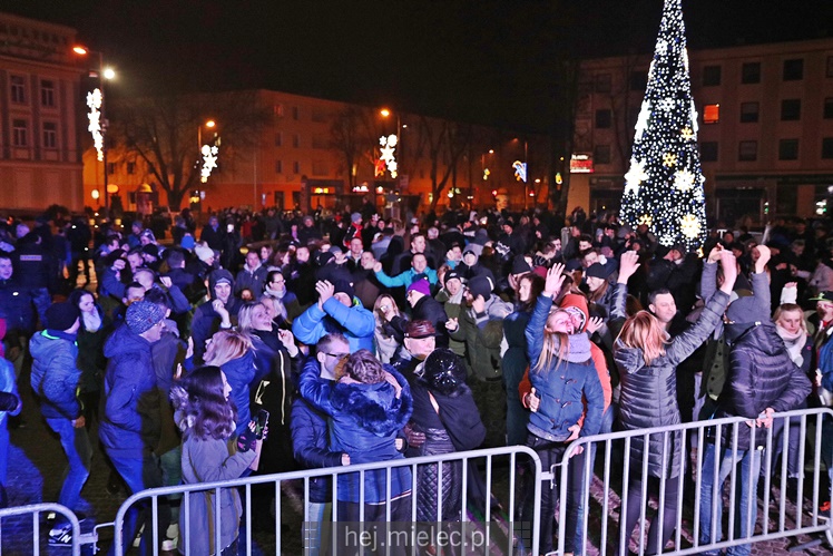 Powitanie Nowego 2017 Roku na Placu AK w Mielcu